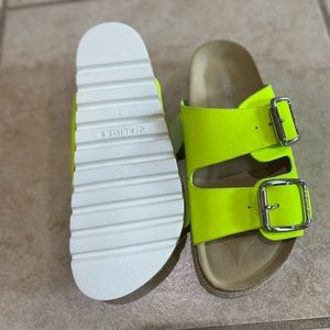 J/DSlides Sandals